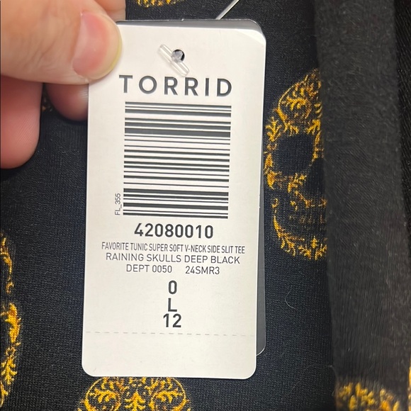 Torrid Super Soft V-Neck Tunic Tee - Picture 3 of 10